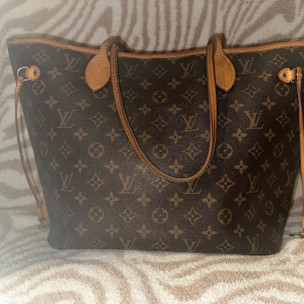 ✨Neverfull MM in Monogram (CA2183)✨